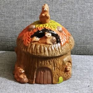 Vintage Squirrel Treehouse Ceramic Jar Canister Stump Acorns Fall Leaves (su1)